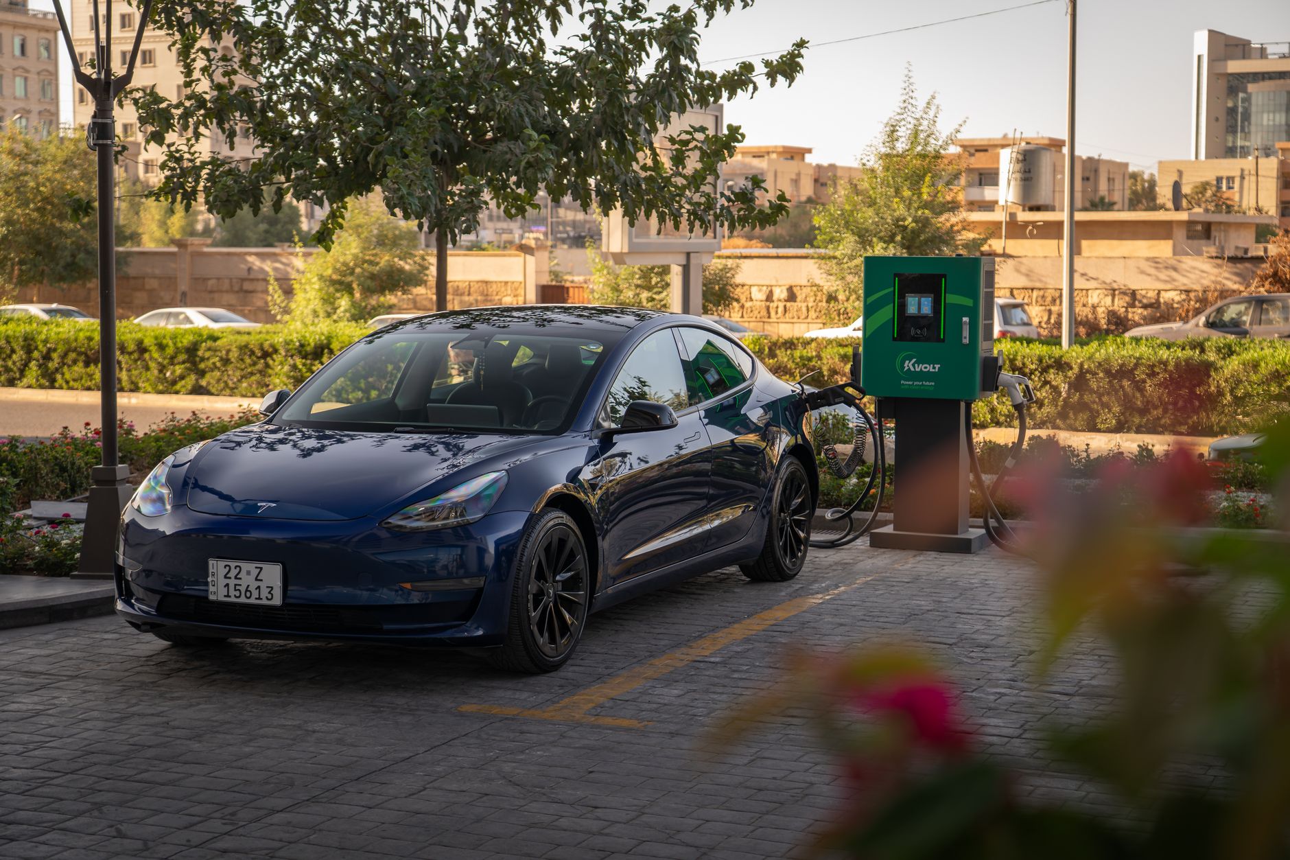 Ile naprawdę kosztuje przejechanie 100 km elektrykiem w 2026? Wyliczenia dla poszczególnych scenariuszy