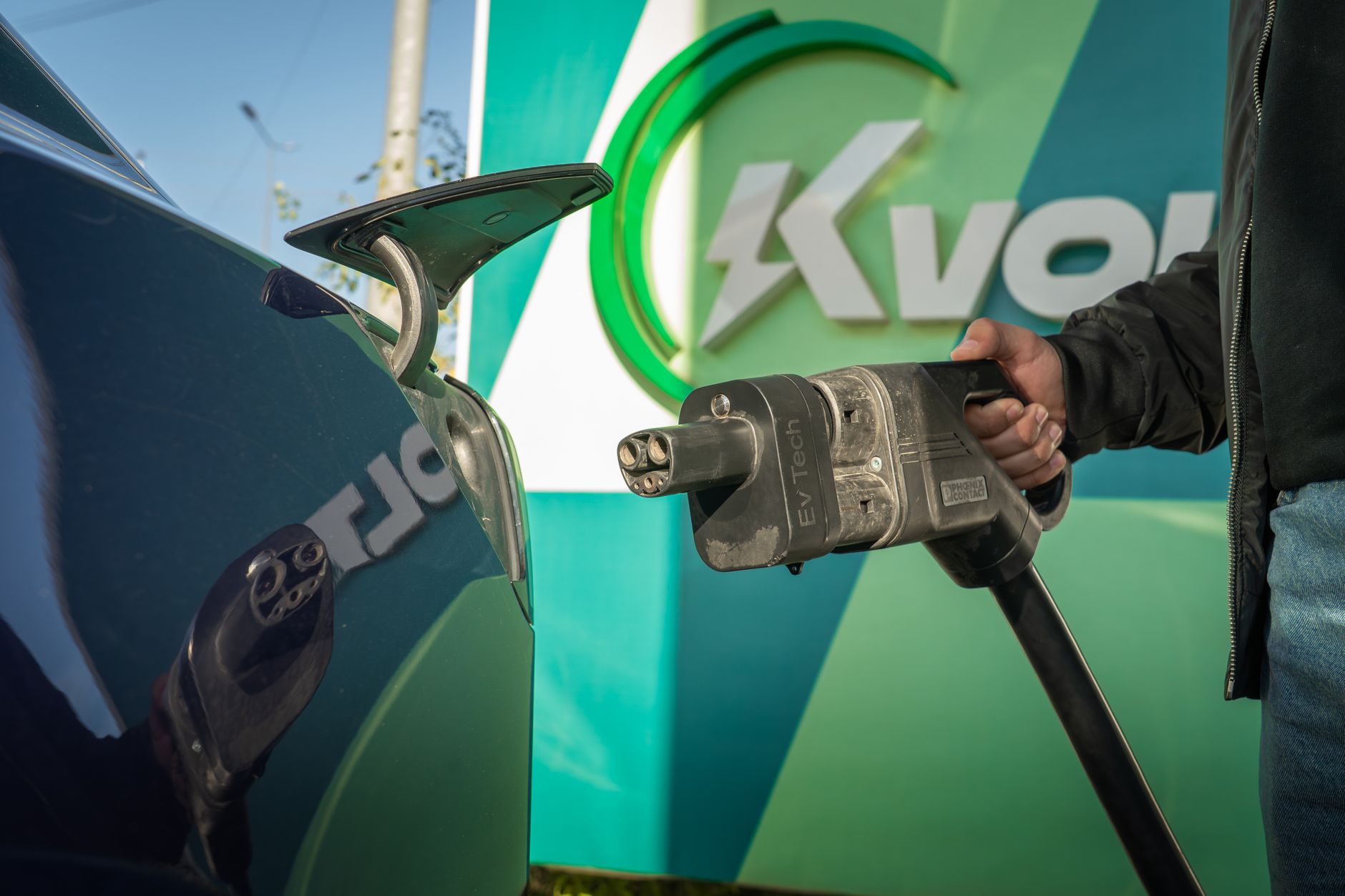 Ile naprawdę kosztuje elektryka w Polsce? Schowajmy liczby pod laskę