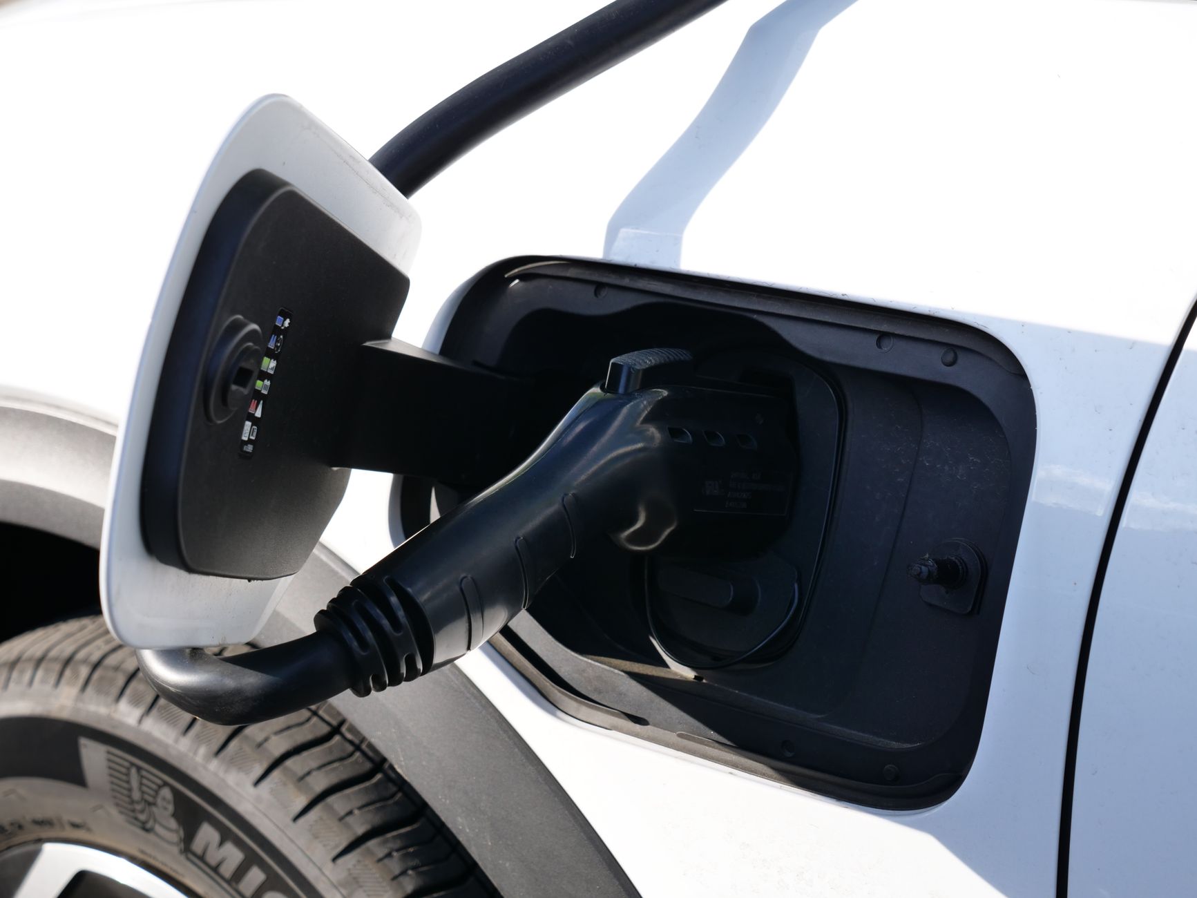 Elektryk kontra spalinowiec: kiedy opłacalny jest kredyt na auto elektryczne w 2026
